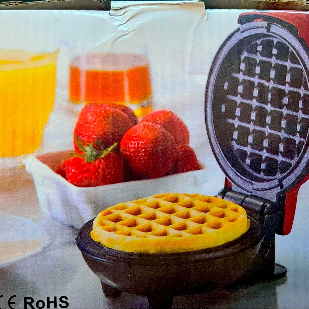 Mini waffle maker